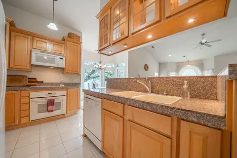 Kitchen - 12921 Gas Point Rd, Igo, CA 96047 photo 5 of 5