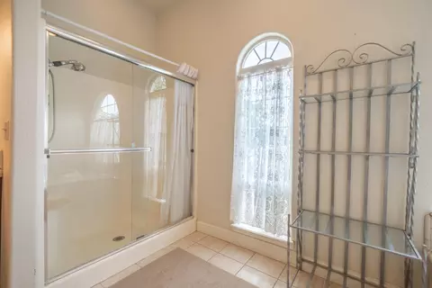 Bath - 12921 Gas Point Rd, Igo, CA 96047 photo 4 of 5