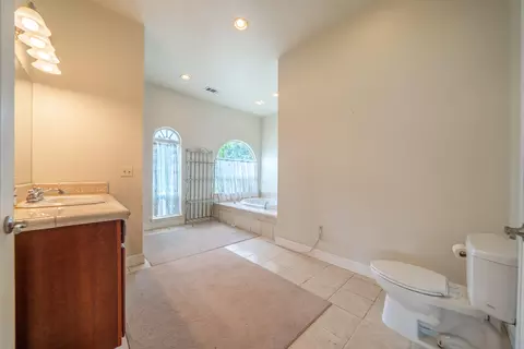 Bath - 12921 Gas Point Rd, Igo, CA 96047 photo 1 of 5