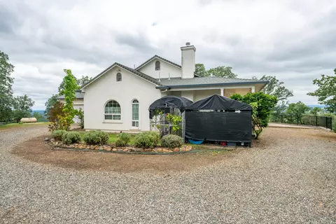 Exterior - 12921 Gas Point Rd, Igo, CA 96047 photo 4 of 22