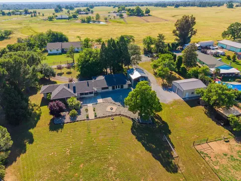 View/Area - 6905 Scotview Ln, Anderson, CA 96007 photo 2 of 7