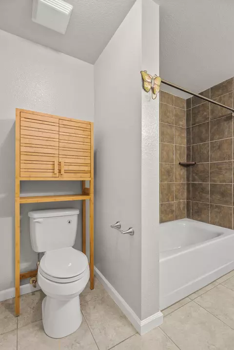 Bath - 1996 Mary Lake Dr, Redding, CA 96001 photo 5 of 7