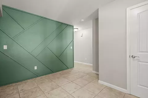 Entry Way - 1996 Mary Lake Dr, Redding, CA 96001 photo 2 of 3