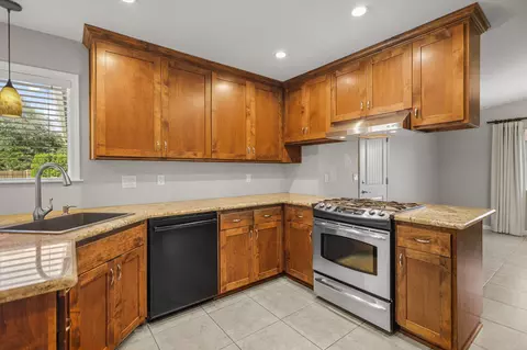 Kitchen - 1996 Mary Lake Dr, Redding, CA 96001 photo 1 of 2