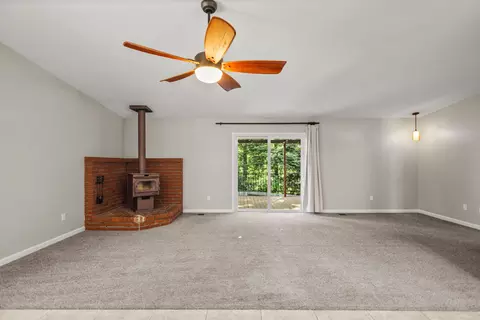 Living - 1996 Mary Lake Dr, Redding, CA 96001 photo 4 of 6