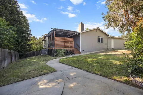 Exterior - 1996 Mary Lake Dr, Redding, CA 96001 photo 5 of 9