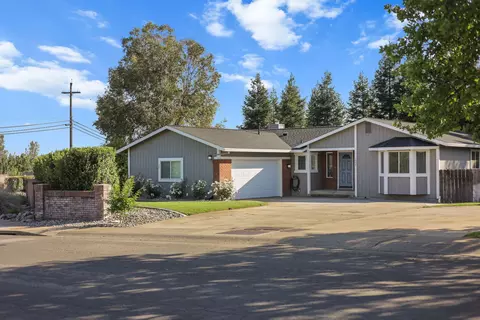 Exterior - 1996 Mary Lake Dr, Redding, CA 96001 photo 2 of 9