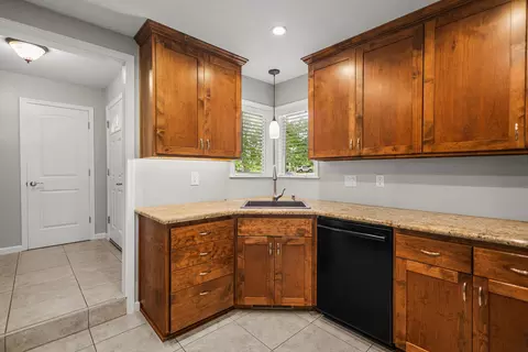 Kitchen - 1996 Mary Lake Dr, Redding, CA 96001 photo 2 of 2