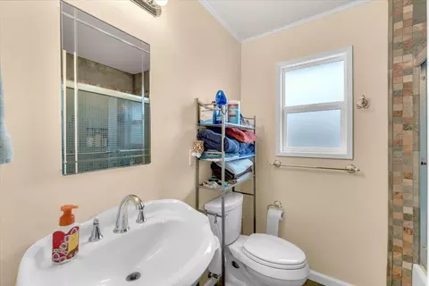 Bath - 22043 Alma Ave, Red Bluff, CA 96080 photo 3 of 4