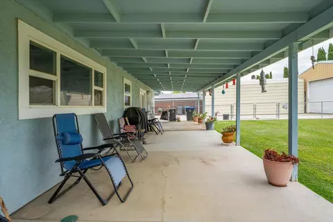 Exterior - 22043 Alma Ave, Red Bluff, CA 96080 photo 4 of 10