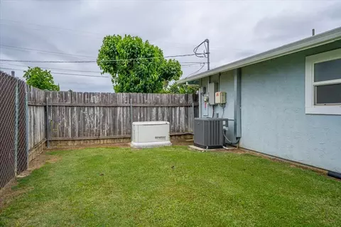 Exterior - 22043 Alma Ave, Red Bluff, CA 96080 photo 2 of 10
