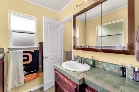 Bath - 22043 Alma Ave, Red Bluff, CA 96080 photo 1 of 4