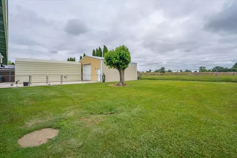 Exterior - 22043 Alma Ave, Red Bluff, CA 96080 photo 7 of 10