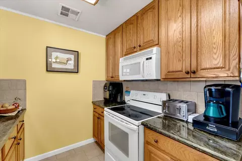Kitchen - 22043 Alma Ave, Red Bluff, CA 96080 photo 3 of 4