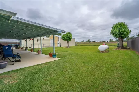 Exterior - 22043 Alma Ave, Red Bluff, CA 96080 photo 6 of 10
