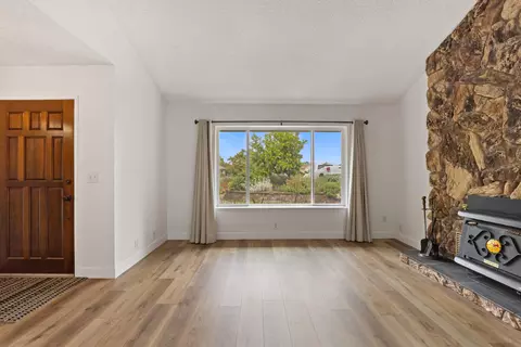 3695 Seneca Ct, Redding, CA 96001