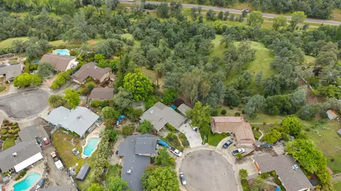 3695 Seneca Ct, Redding, CA 96001 photo 3