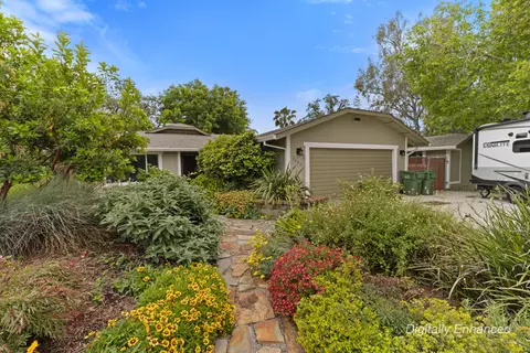 3695 Seneca Ct, Redding, CA 96001