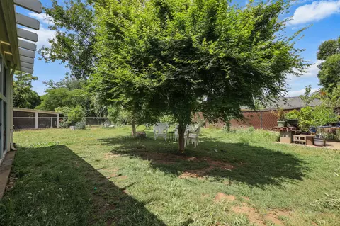 Exterior - 1103 2nd St, Redding, CA 96002 photo 2 of 4