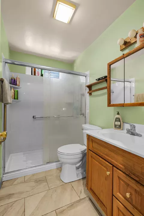 Bath - 1103 2nd St, Redding, CA 96002 photo 1 of 1