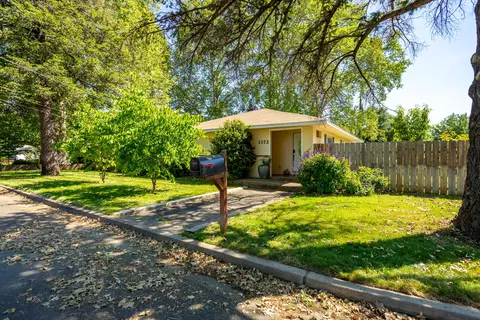 3372 Riverside Dr, Anderson, CA 96007