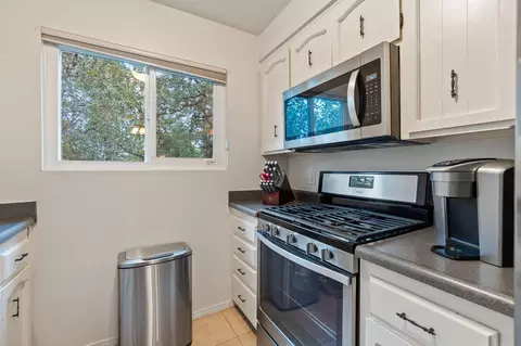 Kitchen - 1255 Scenic Way, Redding, CA 96001 photo 3 of 3