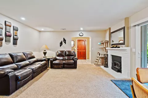 Living - 1255 Scenic Way, Redding, CA 96001 photo 1 of 2
