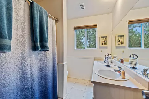 Bath - 1255 Scenic Way, Redding, CA 96001 photo 1 of 1