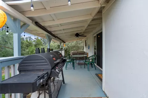 Exterior - 1255 Scenic Way, Redding, CA 96001 photo 4 of 5