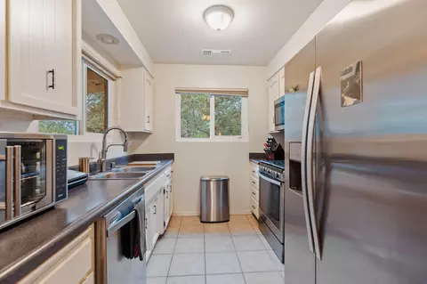 Kitchen - 1255 Scenic Way, Redding, CA 96001 photo 2 of 3