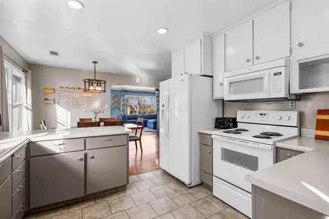 Kitchen - 2565 North St, Redding, CA 96001 photo 3 of 4