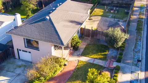 2565 North St, Redding, CA 96001