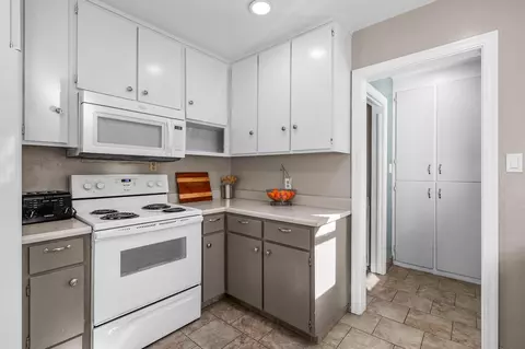 Kitchen - 2565 North St, Redding, CA 96001 photo 4 of 4