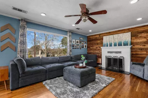 Living - 2565 North St, Redding, CA 96001 photo 1 of 2
