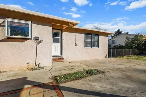 Exterior - 2565 North St, Redding, CA 96001 photo 3 of 8
