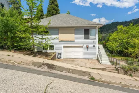 Exterior - 4301 Cedar St, Dunsmuir, CA 96025 photo 6 of 7