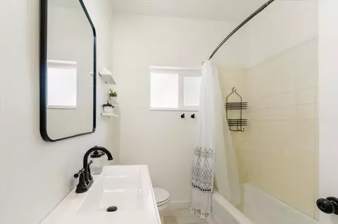 Bath - 4301 Cedar St, Dunsmuir, CA 96025 photo 1 of 1