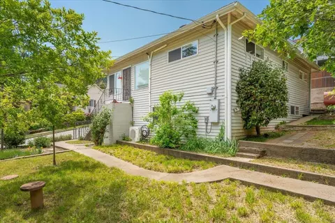 Exterior - 4301 Cedar St, Dunsmuir, CA 96025 photo 3 of 7