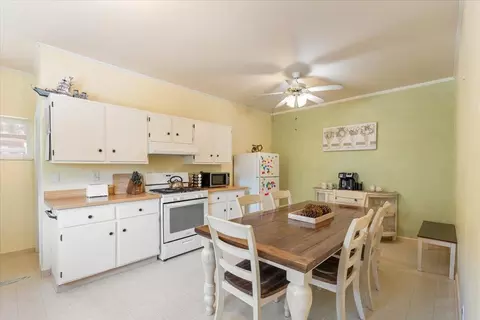 Kitchen - 4301 Cedar St, Dunsmuir, CA 96025 photo 2 of 2
