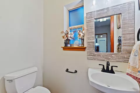 Bath - 8275 Sky Tree Ln, Shingletown, CA 96088 photo 5 of 5