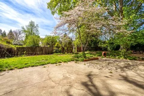 Exterior - 2993 Sacramento Dr, Redding, CA 96001 photo 6 of 6