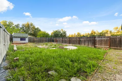 Exterior - 10618 Old Oregon Trl, Redding, CA 96003 photo 10 of 16