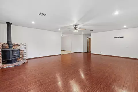 Living - 10618 Old Oregon Trl, Redding, CA 96003 photo 2 of 4