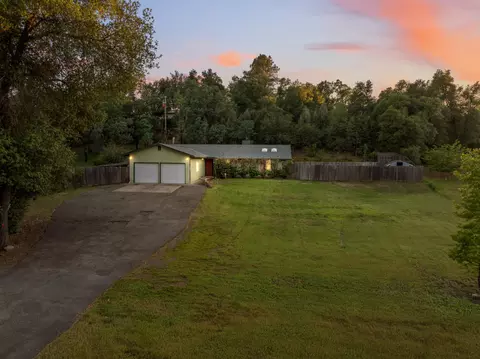 10618 Old Oregon Trl, Redding, CA 96003