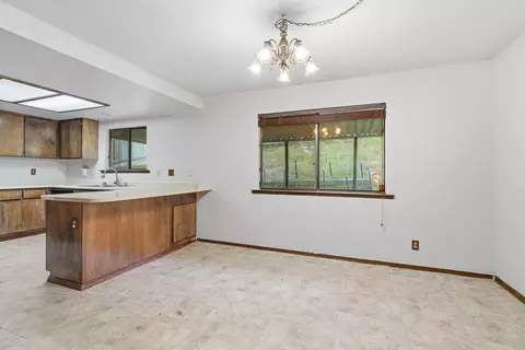 Dining - 10618 Old Oregon Trl, Redding, CA 96003 photo 1 of 2