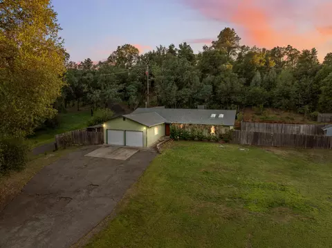 10618 Old Oregon Trl, Redding, CA 96003