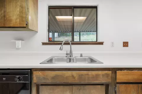 Kitchen - 10618 Old Oregon Trl, Redding, CA 96003 photo 3 of 4