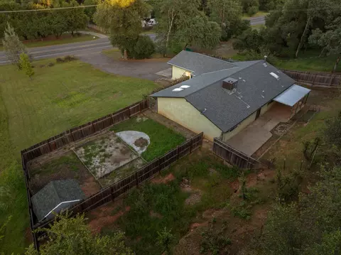 Exterior - 10618 Old Oregon Trl, Redding, CA 96003 photo 3 of 16