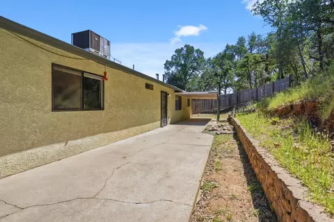 Exterior - 10618 Old Oregon Trl, Redding, CA 96003 photo 15 of 16