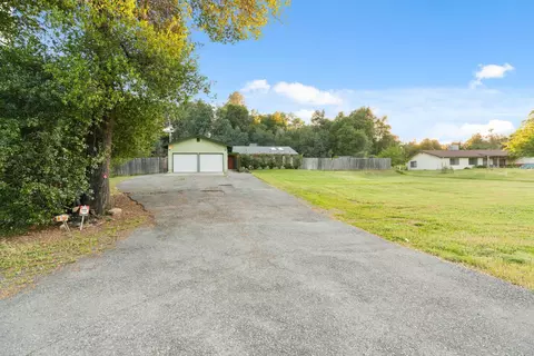 Exterior - 10618 Old Oregon Trl, Redding, CA 96003 photo 6 of 16
